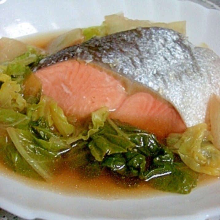 出汁まで美味しい◎鮭と白菜の煮物